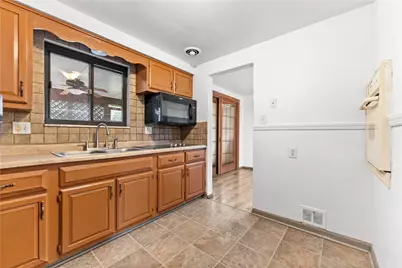 458 Blossom Dr, Pittsburgh, PA 15236 - Photo 10