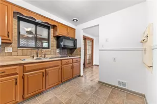 458 Blossom Dr, Pittsburgh, PA 15236 - Photo 10