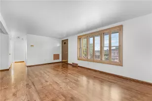458 Blossom Dr, Pittsburgh, PA 15236 - Photo 2