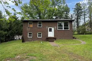 110 Roger Ln, Hempfield Township, PA 15642 - Photo 2
