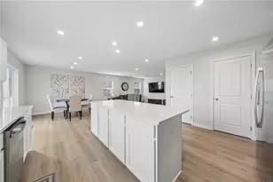418 Coventry Ct, Lancaster Township, PA 16037 - Photo 12