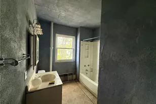210 Chestnut St, Saint Clair Township, PA 15944 - Photo 6
