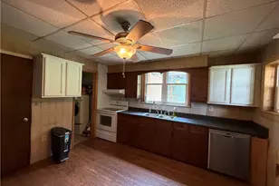 210 Chestnut St, Saint Clair Township, PA 15944 - Photo 4