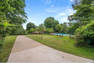 204 Glenburn Dr, West Mifflin, PA 15236 - Photo 2