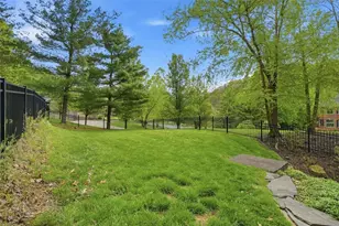 1560 Barrington Dr, Pittsburgh, PA 15090 - Photo 40
