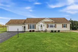 7 Windsor Dr, Hempfield Township, PA 16125 - Photo 1