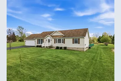 7 Windsor Drive, Hempfield Township, PA 16125 - Photo 2