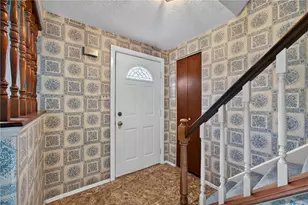 142 Thunderwood Dr, Bethel Park, PA 15102 - Photo 4