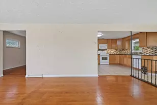 111 Maryland Ave, Vandergrift, PA 15690 - Photo 2