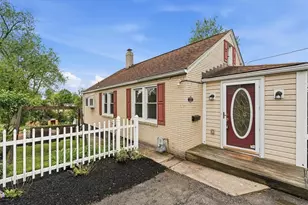 636 Corbin St, West Mifflin, PA 15122 - Photo 1