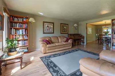 207 Manor Ct, Bethel Park, PA 15241 - Photo 6