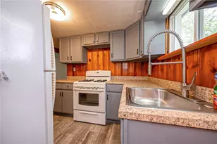 531 Laughlin Ave, Pittsburgh, PA 15210 - Photo 10