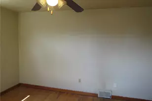 2439 Red Oak Dr, Pittsburgh, PA 15220 - Photo 6