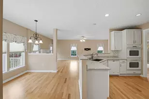 217 Field Club Cir, Robinson Twp, PA 15136 - Photo 8