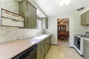 1360 Blue Jay Dr, Scott Township, PA 15243 - Photo 12