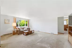 1360 Blue Jay Dr, Scott Township, PA 15243 - Photo 6