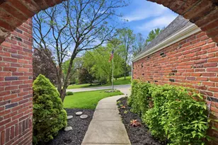 2397 Traci Dr, Pittsburgh, PA 15237 - Photo 2