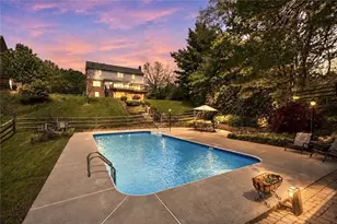 102 Foxwood Dr, Pittsburgh, PA 15090 - Photo 2