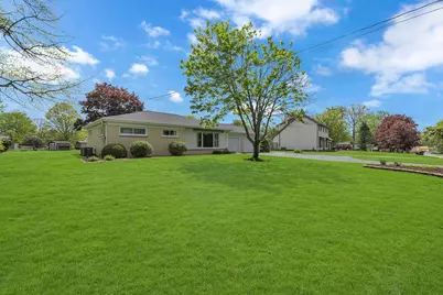102 Pinecrest Dr, South Beaver Township, PA 15010 - Photo 2