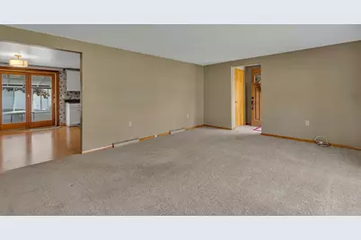 102 Pinecrest Dr, South Beaver Township, PA 15010 - Photo 4