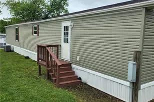 203 Cardinal Dr, Jeannette, PA 15644 - Photo 4