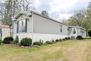 19 Emerald Dr, Pine Township, PA 16127 - Photo 2