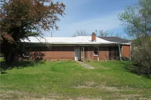810 Newingham Ln, Arona Boro, PA 15617 - Photo 2