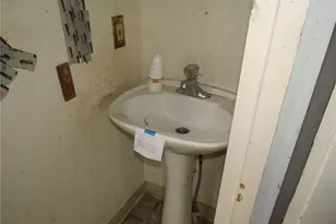 1080 Bruce St, Washington, PA 15301 - Photo 10