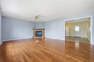 924 Rose Ave, New Castle, PA 16101 - Photo 2