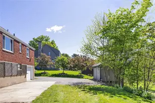 180 Bonnie View Dr, Pine Township, PA 15090 - Photo 4