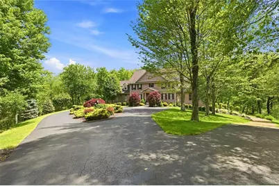 1040 Chanticleer Dr, Moon/Crescent Twp, PA 15046 - Photo 4