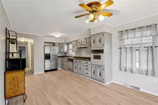 2715 Myrtle Dr, Lower Burrell, PA 15068 - Photo 10