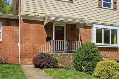 1548 Spreading Oak Dr, Scott Township, PA 15220 - Photo 4