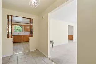 1548 Spreading Oak Dr, Scott Township, PA 15220 - Photo 6