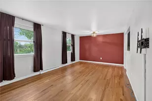 279 Woodridge Dr, Green Tree, PA 15106 - Photo 6
