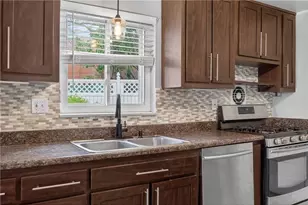 279 Woodridge Dr, Green Tree, PA 15106 - Photo 10