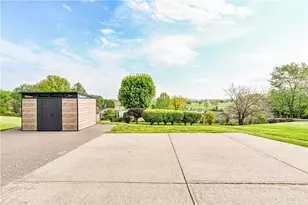 129 Franklin Dr, Greensburg, PA 15601 - Photo 32