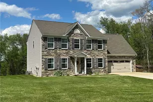 113 Oakwood Dr, Oakland Township, PA 16002 - Photo 2