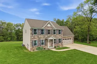 113 Oakwood Dr, Oakland Township, PA 16002 - Photo 2