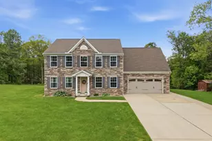 113 Oakwood Dr, Oakland Township, PA 16002 - Photo 1