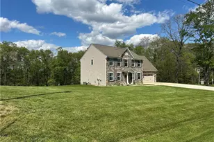 113 Oakwood Dr, Oakland Township, PA 16002 - Photo 4