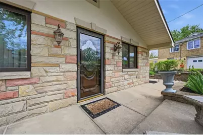 226 Williamsburg Dr, Monroeville, PA 15146 - Photo 2