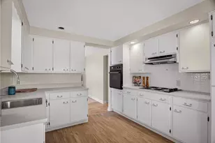 5767 Smith Dr, Bethel Park, PA 15102 - Photo 10