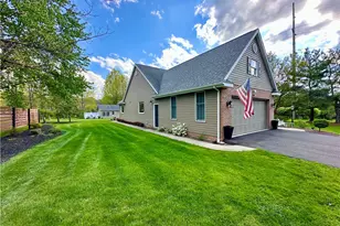 254 W Parkside Dr, Neshannock Township, PA 16105 - Photo 4
