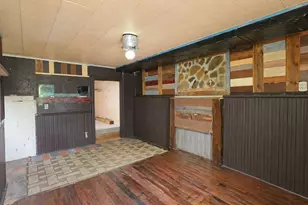 100 Lowell St, Vandergrift, PA 15690 - Photo 6