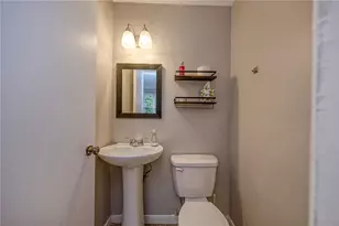 2353 Hollywood Dr, Blackridge, PA 15235 - Photo 10