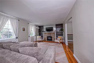 2353 Hollywood Dr, Blackridge, PA 15235 - Photo 2