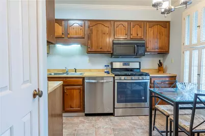 112 Georgetowne Vlg, White Township, PA 15701 - Photo 8