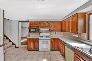 2750 Ohio St, Bethel Park, PA 15102 - Photo 4