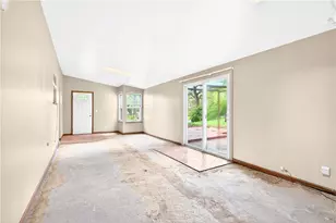 8675 Remington Dr, Pittsburgh, PA 15237 - Photo 12